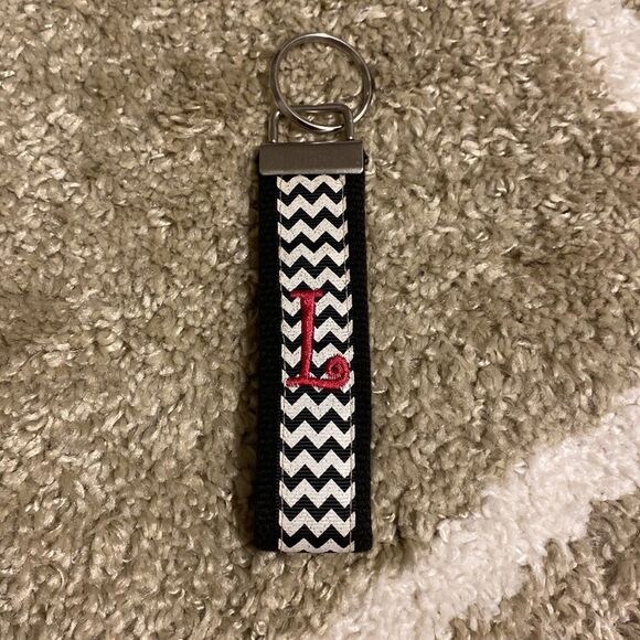 Glittered Chevron “L” Wrist Keychain - Picture 1 of 4